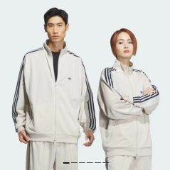 アディダスオリジナルストラックジャケット ベージュ×ナイトインディゴ