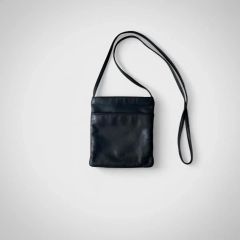 ARTS&SCIENCE Zipper pochette M 黒 - メルカリ