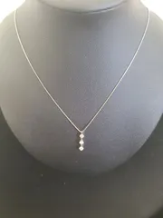 三連ダイヤプラチナネックレス