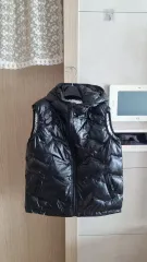 GUESS キッズ ブラック ダウン ベスト WHO フード S サイズ