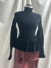 ブラックシャーリングブラウス