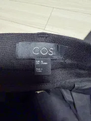 COS コス スリムフィット ブラック パンツのサムネイル
