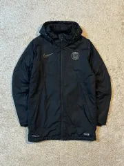 S NIKE パリ・サンジェルマンFC PSG STORM-FIT ミッドフィールド ダウン ジャケット ブラックのサムネイル