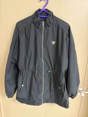 GUESS ブラック ウィンドブレーカー ジャケットのサムネイル