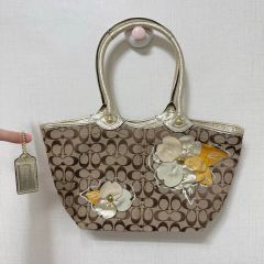 Coach Patchwork Tote Batafurai Flower - メルカリ