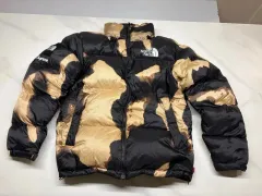Supreme × THE NORTH FACE ザノースフェイス ブリーチド デニム Nuptse(ヌプシ) ブラック 出品のサムネイル