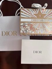 DIOR ギフトボックス 空箱 &ヘアブラシ、チャーム - メルカリ