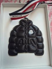 MONCLER ダウンベスト風キーホルダー・キーリング レッド・美品 - メルカリ