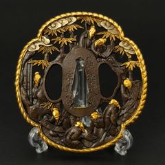 撫角形鍔　金象嵌耳　柳・笹柄　線象嵌　武具　ツバ　かわいい鍔　つば　鉄製　刀装具 刀装具】 鍔 鉄地 金象嵌 笹の図 5.5cm 桐箱付 脇差 短刀用 - メルカリ