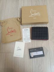 クリスチャンルブタン ラパレット ケース ノワールルブタン スタッズ
