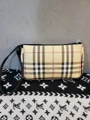 正規品 BURBERRY バーバリー ノヴァチェック CHECK バッグ ポーチのサムネイル