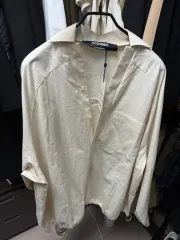 (サイズ52) 23SS JACQUEMUS ジャックムス 르 우트 Ping 고 (틸티드 シャツ)のサムネイル