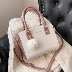 人気商品 フェミニン ファーチャーム付きショルダーバッグ レディース きれいめ フォーマル バイカラー  2way ショルダーバッグ ハンドバッグ ふわふわ チャーム付き ビジネス カジュアル 20代 30代 40代 防水 軽量 ピンク ブラック