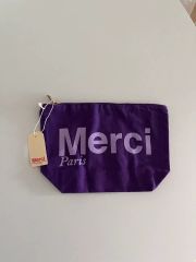 新作⭐︎Merci ロゴ入りポーチ 新作⭐︎Merci ロゴ入りポーチ - メルカリ