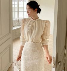 新品 andrea&co. ビジューレースペプラムブラウス＆レースフレア