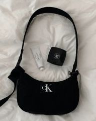 新品Calvin Klein フラップ レポーターバック ブラック¥17600 - メルカリ