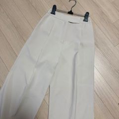 シーニュ cygne クロップドテーパードパンツ　1サイズ シーニュ cygne クロップドテーパードパンツ 1サイズ - メルカリ