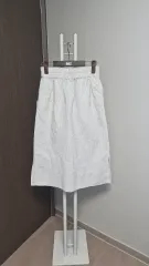 コスCOS（サイズ32）シャカシャカ素材ウエストゴム スカートのサムネイル