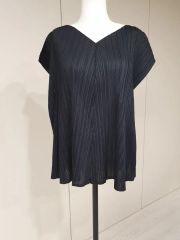 ⭐️筆タグイッセイミヤケ黒トップス極美品 筆タグイッセイミヤケ黒
