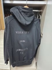 VETEMENTS ロゴフーディパーカー【がーどまん愛用】 - メルカリ