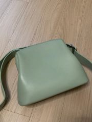 タグ付 未使用スライ パディング ショルダーバッグ カーキ - メルカリ