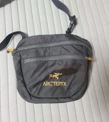 美品 ARC'TERYX ION GEAR ORGANIZER カーキ 40L - メルカリ