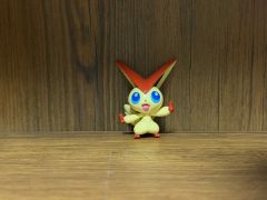 【当選品／希少】ポケモン モンコレ ビクティニ メタリックカラー 当選品／希少】ポケモン モンコレ ビクティニ メタリックカラー - メルカリ