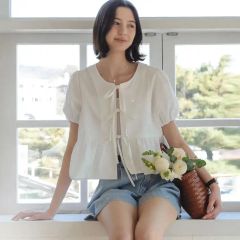 新品未使用】EGGKA Vネック半袖ブラウス - メルカリ