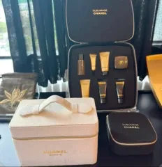 新品 CHANEL アイボリー ツイード vanity