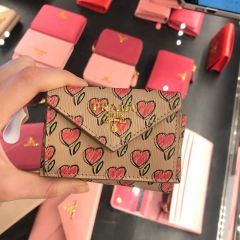 プラダ　PRADA 二つ折り財布　ハート柄　美品　 VIT MOVE LOVE PRADA VIT MOVE LOVE 三つ折り財布 - メルカリ