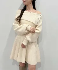 ナイスクラップ アイボリー オフショルダー ニット プリーツ ワンピース ベージュ