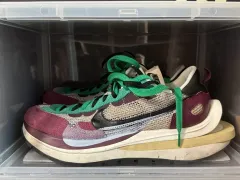 285 NIKE SACAI ヴェイパーワッフル ヴィランレッド バーガンディ
