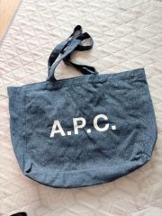 A.P.C. × topologie ネイビー トートバッグ完売品　大容量レア A.P.C. × topologie ネイビー トートバッグ完売品 大容量レア - メルカリ