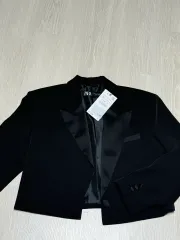 新品 ZARA ブラック クロップド ブレザー