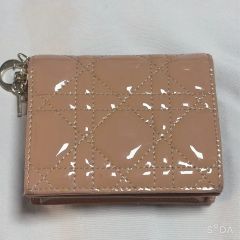 美品 Dior ピンクベージュ ハート型キルティング 三つ折り財布 - メルカリ