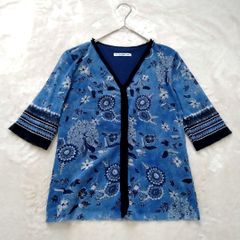 VIVIENNE TAM 極美品刺繍パワーネット Vネック トップス - メルカリ