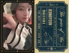 【中古】コレクションカード(女性) TWICE/ジョンヨン/バストアップ・衣装黒白・左手上げ/CD「The year of Yes」封入特典フォトカード