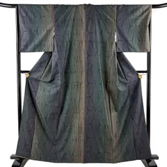 紬 身丈162.5cm 裄丈66cm M 袷 麻の葉 灰紫 正絹 秀品 【中古】のサムネイル