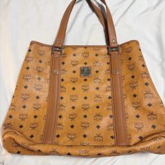 期間限定値下げ】MCM Small Aren Tote in Visetos - メルカリ