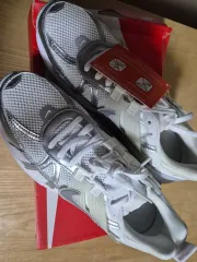 W270 NIKE v2k RUN メタル シルバー 白 新品