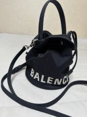 BALENCIAGA❢人気❣交渉可❣バケットバッグ ブラック - メルカリ