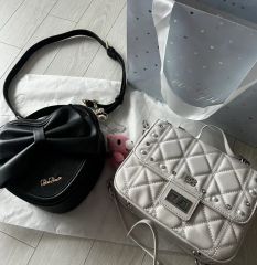 pium チャーム付きキルティングスクエアミニトートバッグ ペールピンク