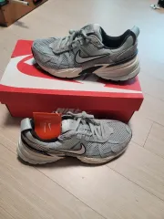 ナイキ v2kラン 235 サイズ