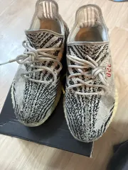 アディダス イージーブースト 350 V2 ゼブラ