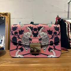【東あずま店　併売品】　フルラ　FURLA　BAG　バッグ　クジャク　孔雀　ピーコック　peacock　ショルダー　shoulder　２WAY　チェーン　chain　花柄　総柄　メトロポリタン　metropolitan　レザー