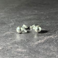 C 伊勢志摩英虞湾産あこや真珠 8.2 8.6mm パールピアス - メルカリ