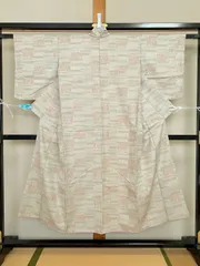 296B【アンティーク着物】紬?小紋 正絹？？ 幾何学文様 織り出し ピンク リメイク素材にも
