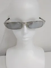 ・お値下げ　夏サングラス　美品トムフォード　サングラスTF1059　定価半額以下のサムネイル