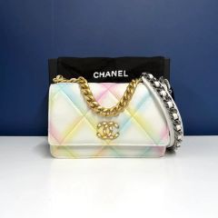 CHANEL虹色グラデーション キルティングショルダーバッグaw - メルカリ