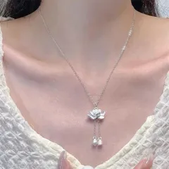 ネックレス レディース 蓮 花 フラワー シルバー 揺れる ロング 上品 和風 ナチュラル フェミニン 大人可愛い デート 女子会 お出かけ カフェ 旅行 誕生日 記念日 プレゼント 人気 アクセサリー